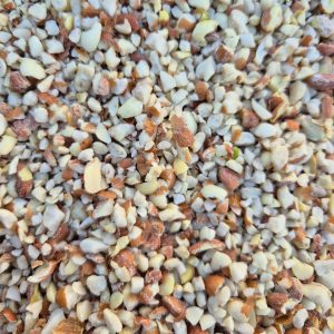 Erdnusskerne gehackt mit Haut